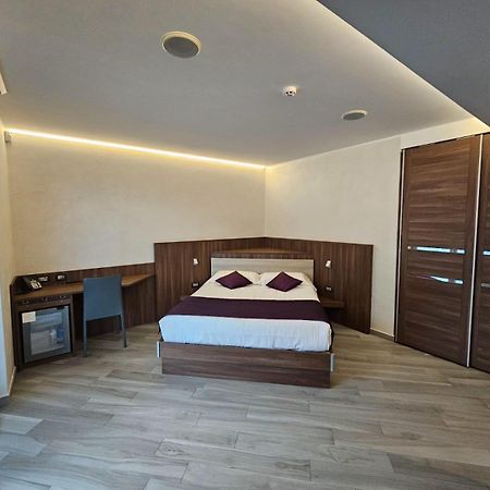 Mito Hotel Châtillon Екстериор снимка