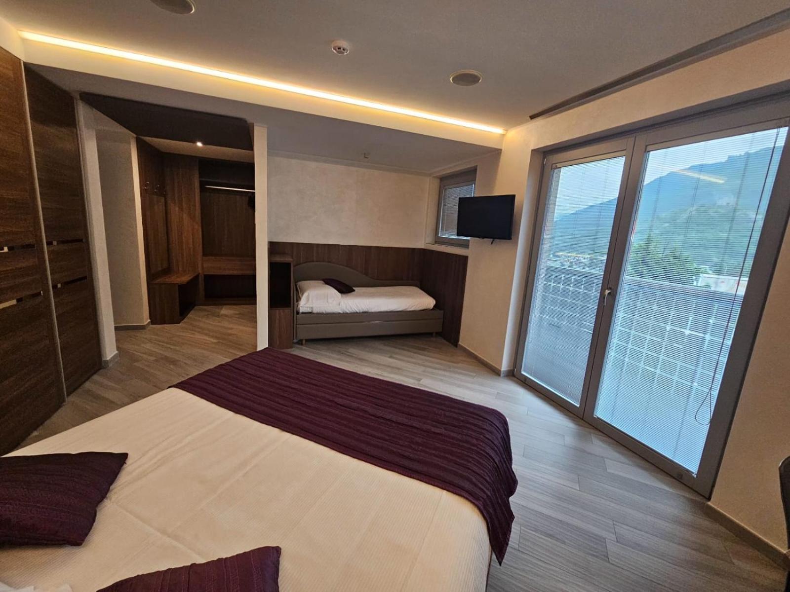 Mito Hotel Châtillon Екстериор снимка