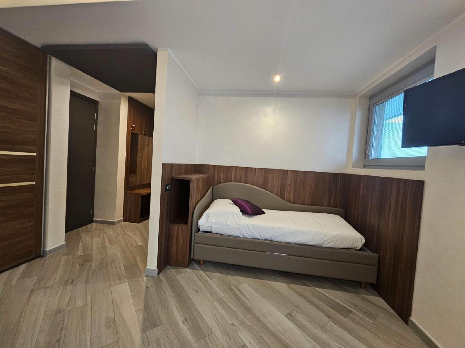 Mito Hotel Châtillon Екстериор снимка