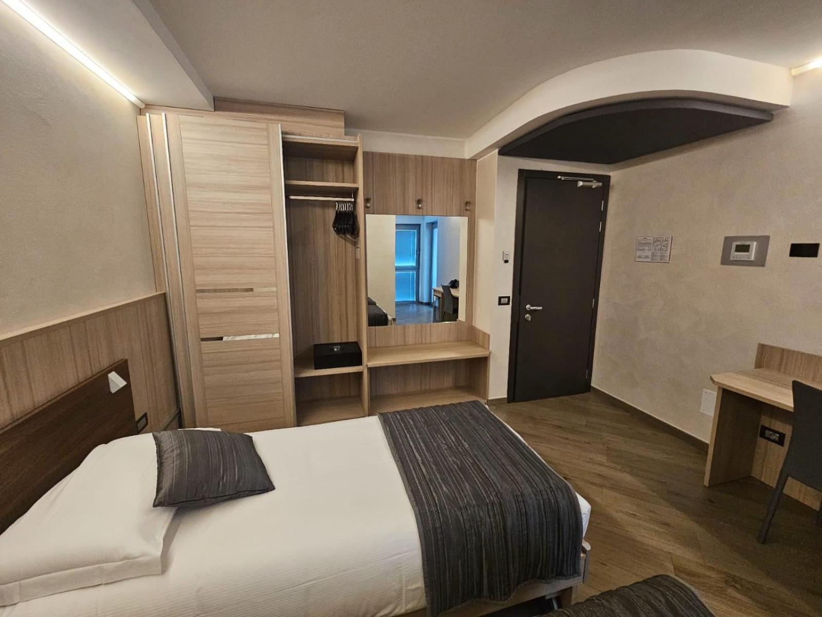 Mito Hotel Châtillon Екстериор снимка